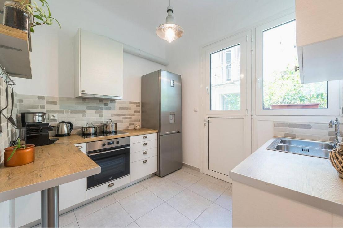Casa Pamisou Near Attiki Metro Station Lägenhet Aten Exteriör bild
